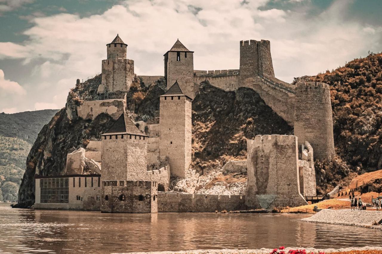 Willa Carobni Breg Golubac Zewnętrze zdjęcie